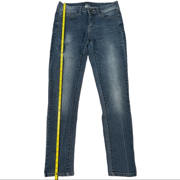 Jennifer Lopez size 2 medium wash straight leg jeans, some distressing, like new - Picture 13 of 13